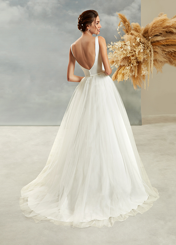 ultra-chic-wedding-gowns-demetrios-bridal-look-impressive_04