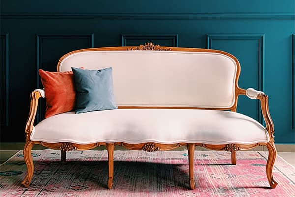 Vintage πολυτελή έπιπλα για ένα υψηλής αισθητικής γαμήλιο πάρτι