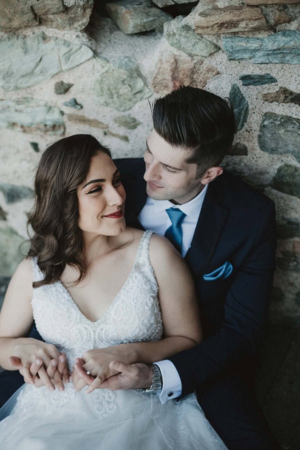 beautiful-fall-wedding-royal-blue-white-hues_02