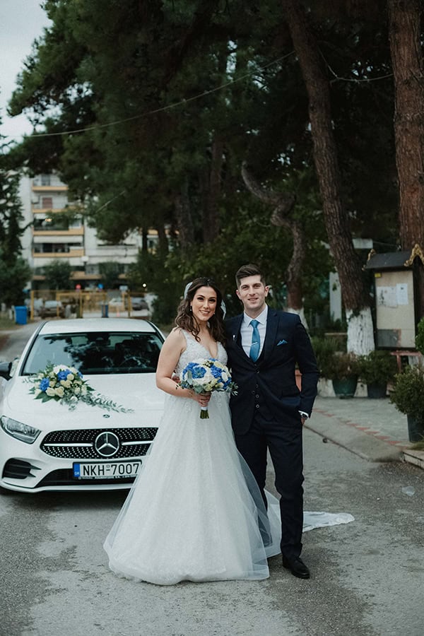 beautiful-fall-wedding-royal-blue-white-hues_16