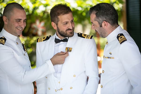 beautiful-military-wedding-hydrangeas-roses_21