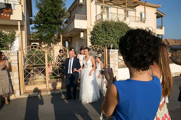 beautiful-military-wedding-hydrangeas-roses_23x