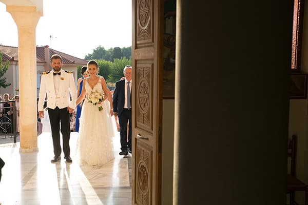 beautiful-military-wedding-hydrangeas-roses_24