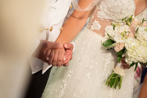 beautiful-military-wedding-hydrangeas-roses_25x