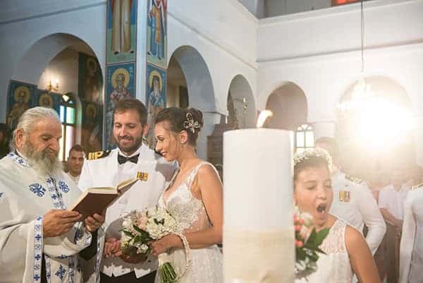 beautiful-military-wedding-hydrangeas-roses_26x
