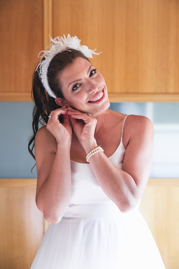 chic-wedding-athens-white-blooms-blue-touches_06