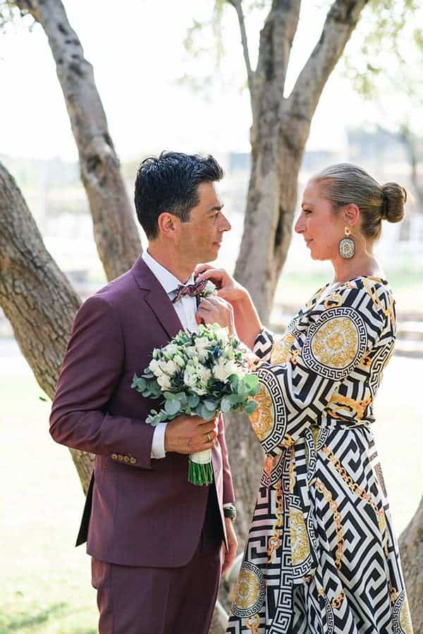 chic-wedding-athens-white-blooms-blue-touches_10