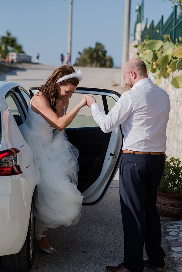 chic-wedding-athens-white-blooms-blue-touches_12
