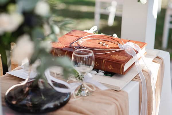 chic-wedding-athens-white-blooms-blue-touches_14