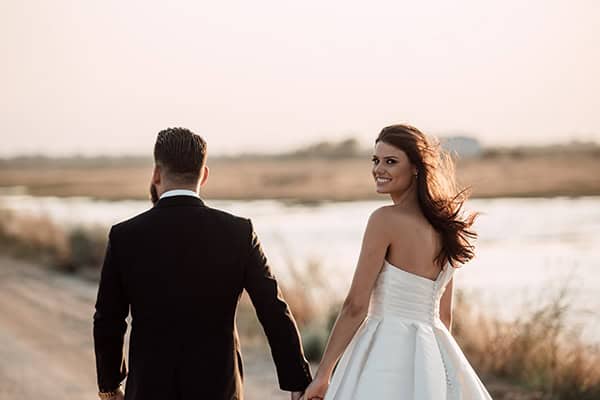 Glamorous γάμος στην Αλεξανδρούπολη με λευκές ορχιδέες και κάλλες | Ελευθερία & Χάρης