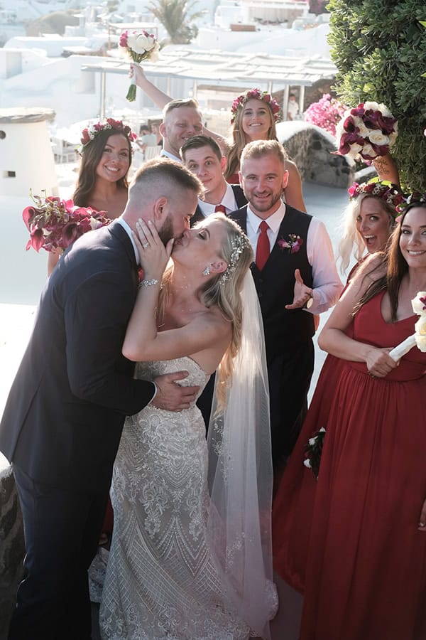 intimate-wedding-santorini-island-burgundy-hues-bright-letters_20