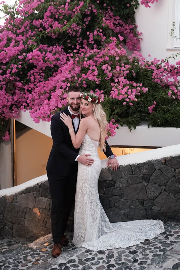 intimate-wedding-santorini-island-burgundy-hues-bright-letters_26