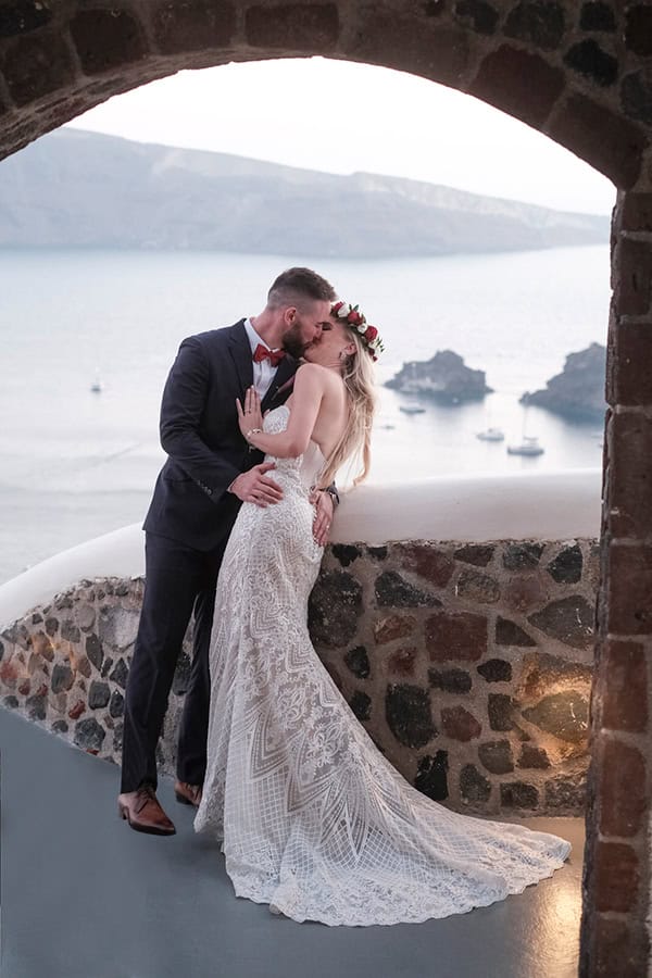intimate-wedding-santorini-island-burgundy-hues-bright-letters_27