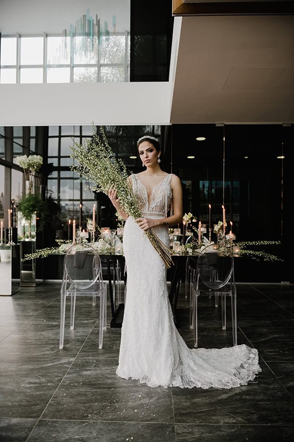 luxurious-black-white-styled-shoot-wonderful-venue-romantic-atmosphere_01x