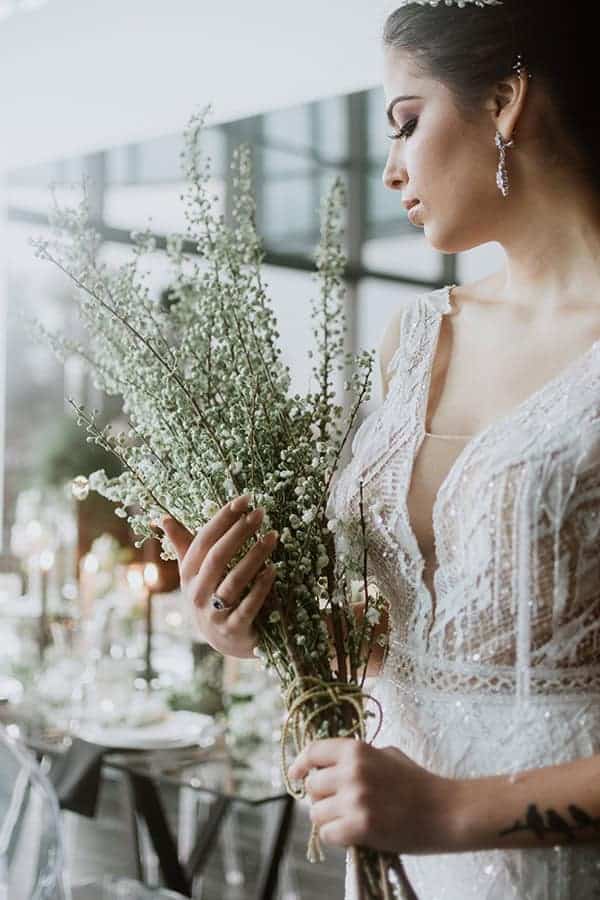 luxurious-black-white-styled-shoot-wonderful-venue-romantic-atmosphere_03x