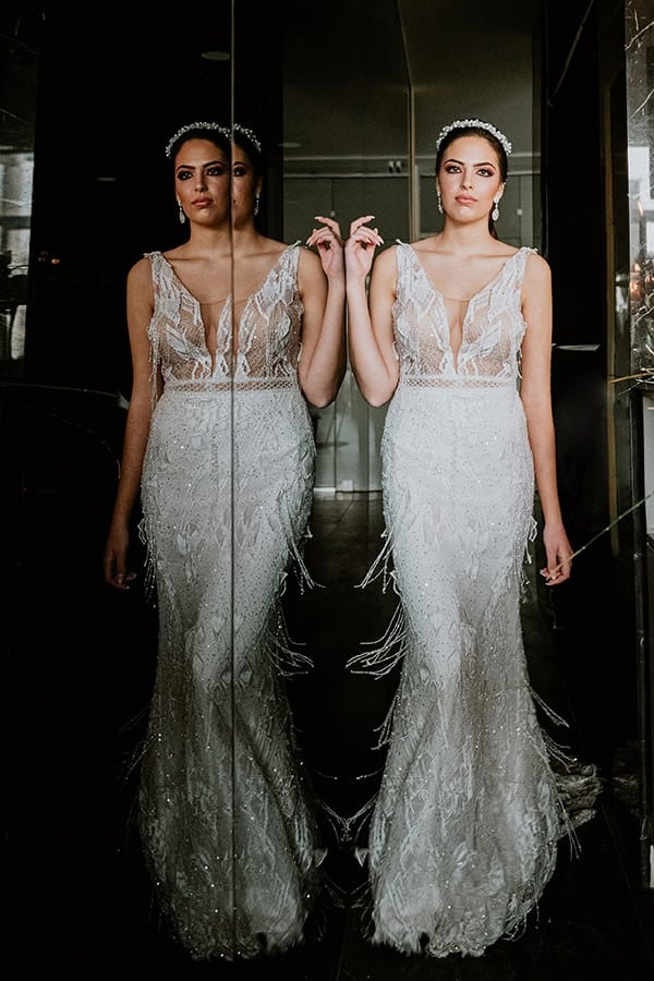 luxurious-black-white-styled-shoot-wonderful-venue-romantic-atmosphere_05x