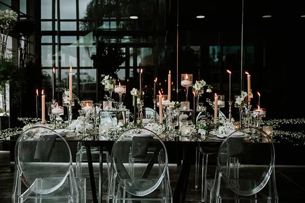 luxurious-black-white-styled-shoot-wonderful-venue-romantic-atmosphere_09