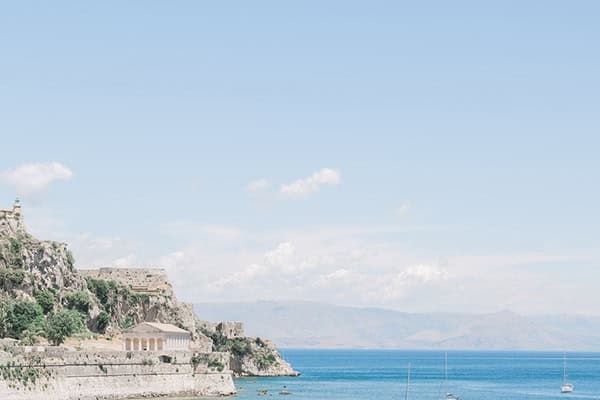 romantic-corfu-wedding-stunning-florals-orange-blue-hues_05