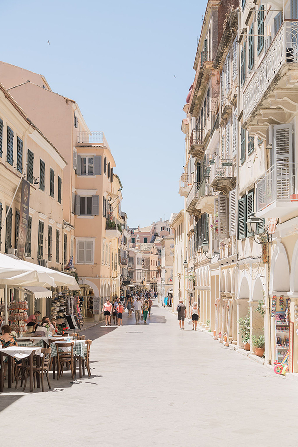 romantic-corfu-wedding-stunning-florals-orange-blue-hues_10
