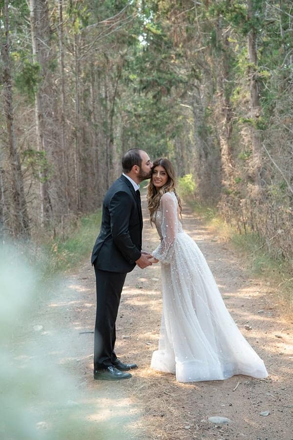 romantic-fall-wedding-limassol-white-hydrangeas_01