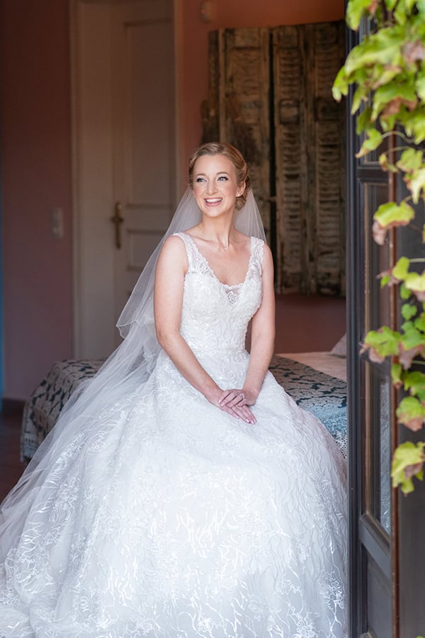 romantic-wedding-hatzi-mansion-white-flowers_01x