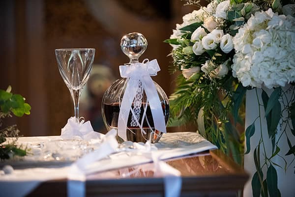 romantic-wedding-hatzi-mansion-white-flowers_10