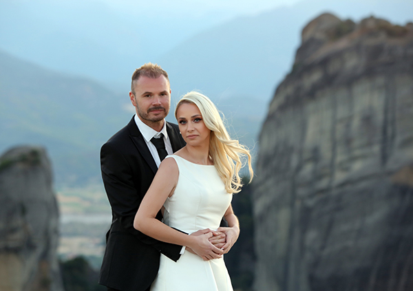 stunning-fall-wedding-larisa-white-calla-lilies_02