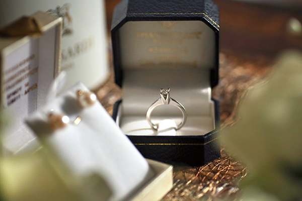 stunning-fall-wedding-larisa-white-calla-lilies_08