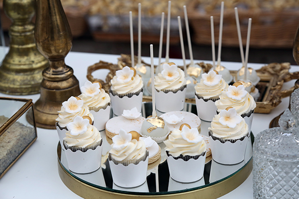 stunning-fall-wedding-larisa-white-calla-lilies_14