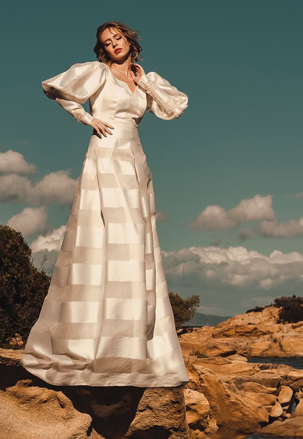 the-utterly-bridal-look-flowy-wedding-dresses_04x