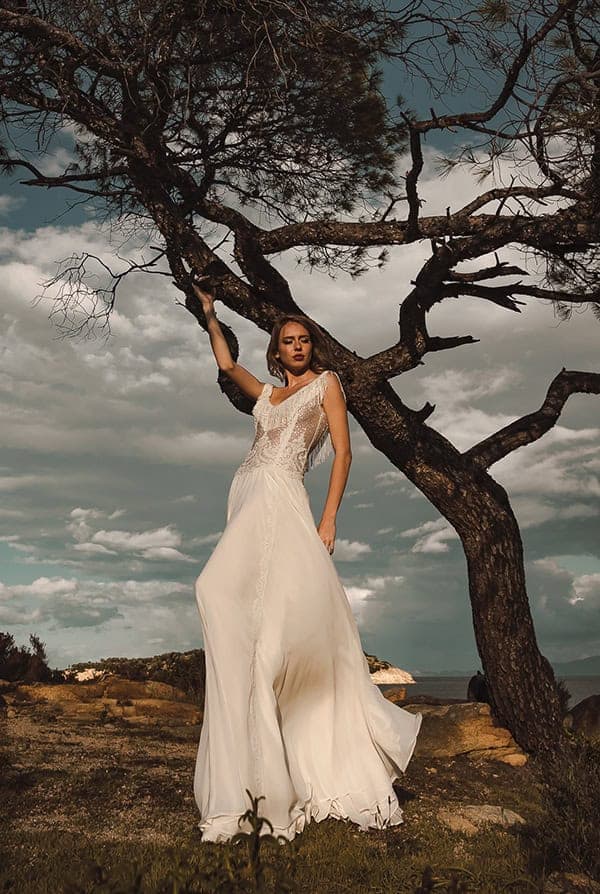 the-utterly-bridal-look-flowy-wedding-dresses_18