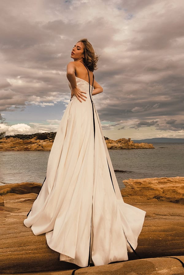 the-utterly-bridal-look-flowy-wedding-dresses_20