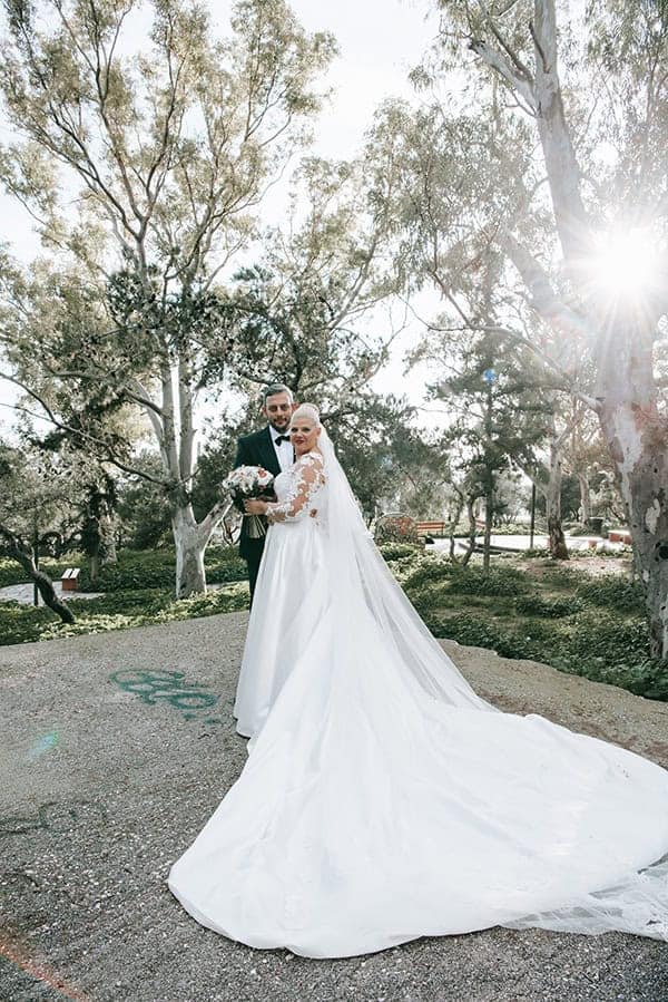 winter-wedding-white-roses-amaryllis_01