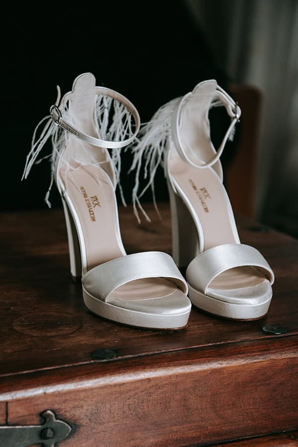 winter-wedding-white-roses-amaryllis_03