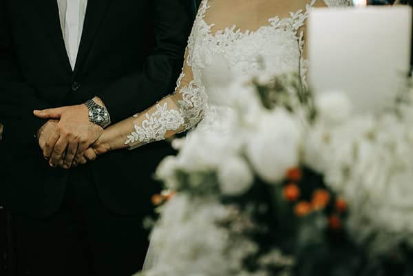 winter-wedding-white-roses-amaryllis_17