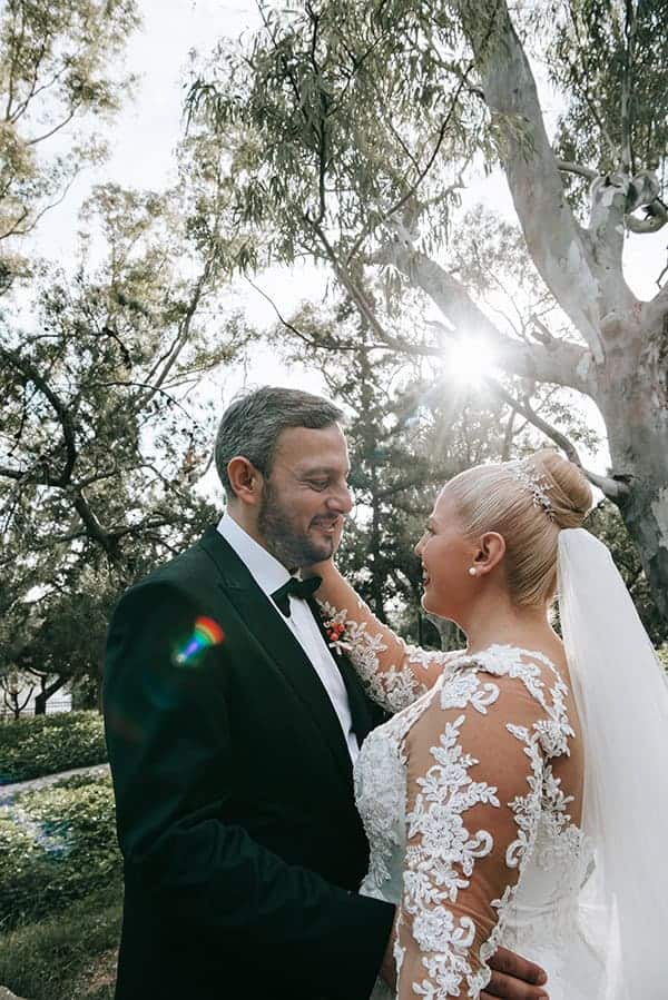 winter-wedding-white-roses-amaryllis_19