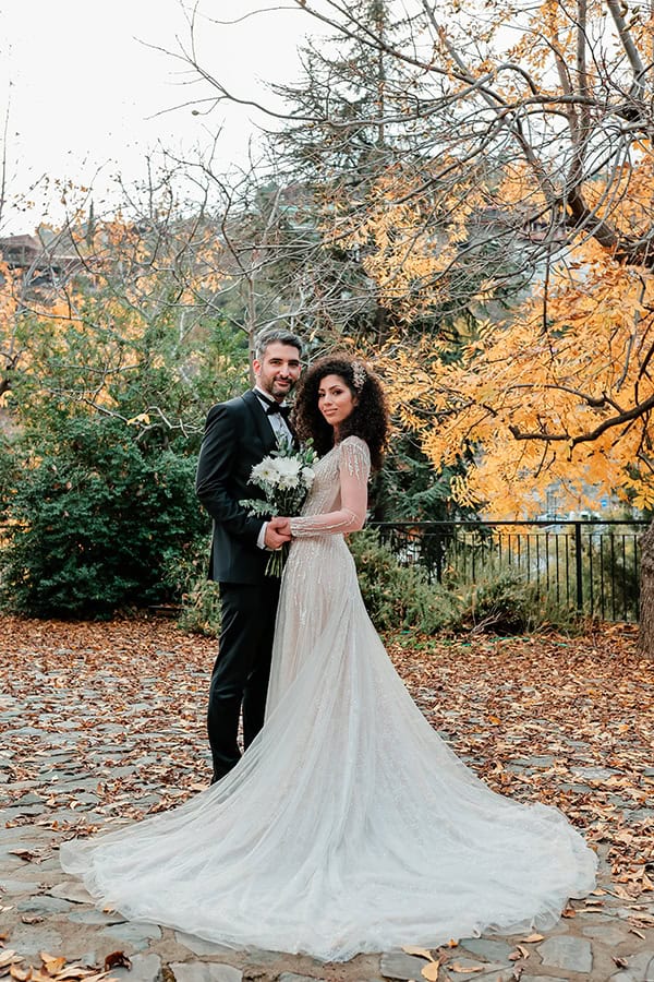 autumn-wedding-nicosia-white-florals-gold-touches_01
