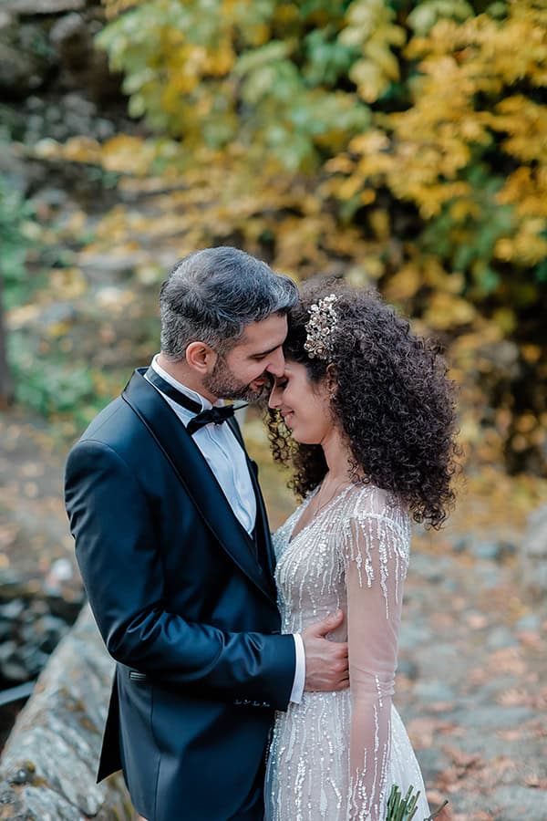 autumn-wedding-nicosia-white-florals-gold-touches_01x