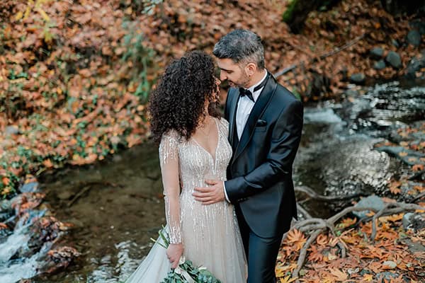 autumn-wedding-nicosia-white-florals-gold-touches_07