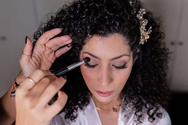 autumn-wedding-nicosia-white-florals-gold-touches_07z