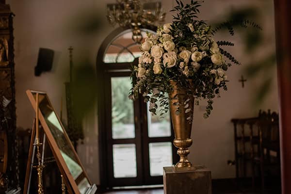 autumn-wedding-nicosia-white-florals-gold-touches_09x