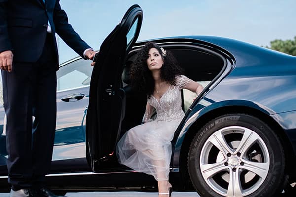 autumn-wedding-nicosia-white-florals-gold-touches_09z