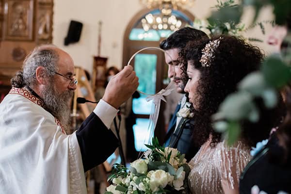 autumn-wedding-nicosia-white-florals-gold-touches_11