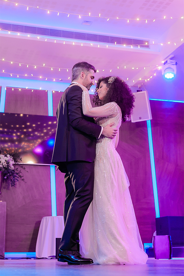 autumn-wedding-nicosia-white-florals-gold-touches_21