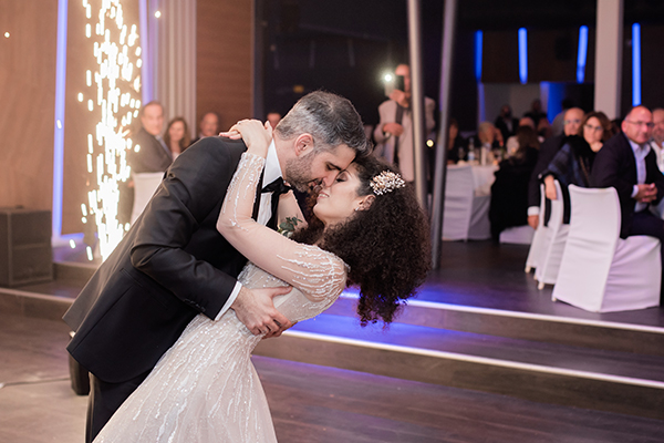 autumn-wedding-nicosia-white-florals-gold-touches_23