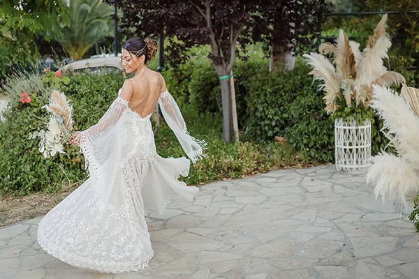 boho-chic-wedding-athens-pampas-grass-white-flowers_29