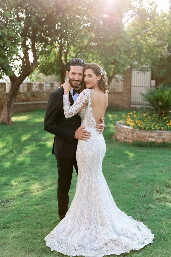 chic-summer-wedding-patra-white-florals_02