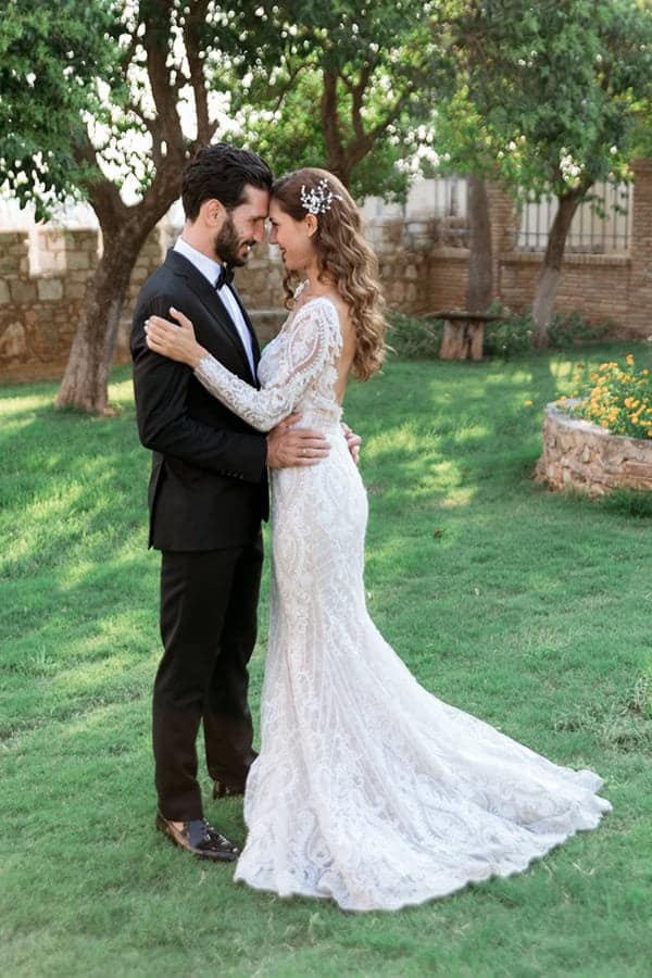 chic-summer-wedding-patra-white-florals_02z