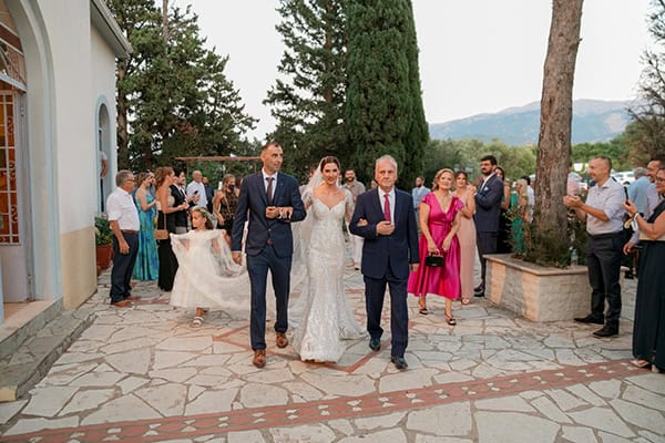 chic-summer-wedding-patra-white-florals_21