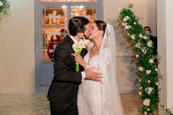 chic-summer-wedding-patra-white-florals_26